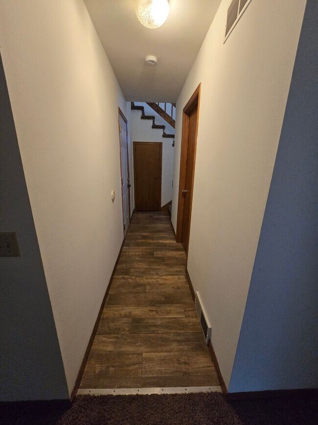 Building Photo - 1627-1629 Rustic Drive