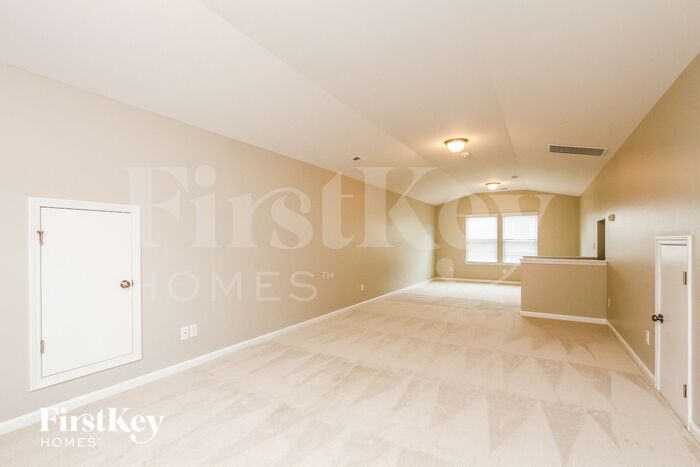 Building Photo - 136 Avalon Reserve Dr