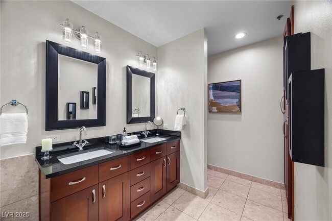 Building Photo - 4525 Dean Martin Dr