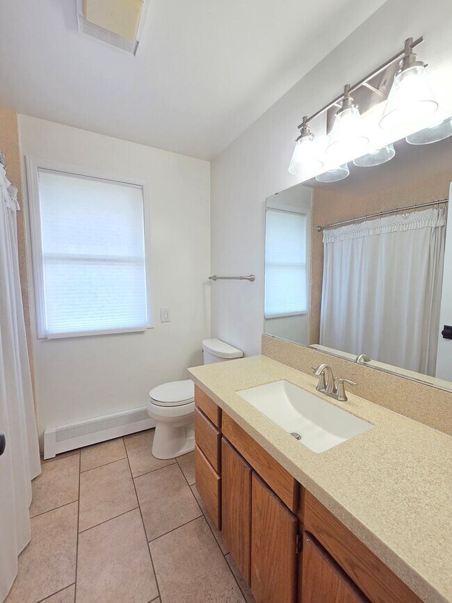 Building Photo - $3,050 - 4 Bed / 2.5 Bath Beautiful Home in Upper South Hill