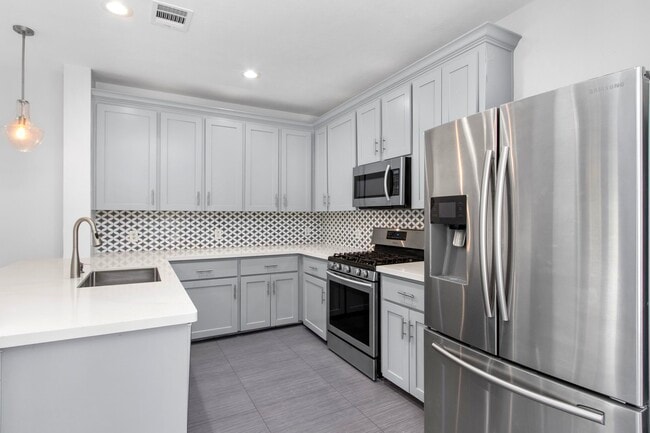 Building Photo - 1213 Nagle St