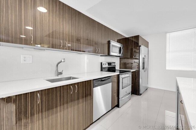 Building Photo - 2768 Carambola Cir S