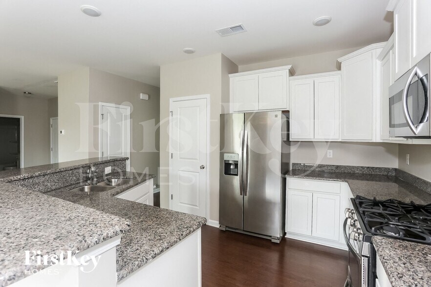 Building Photo - 106 Emperors Trl