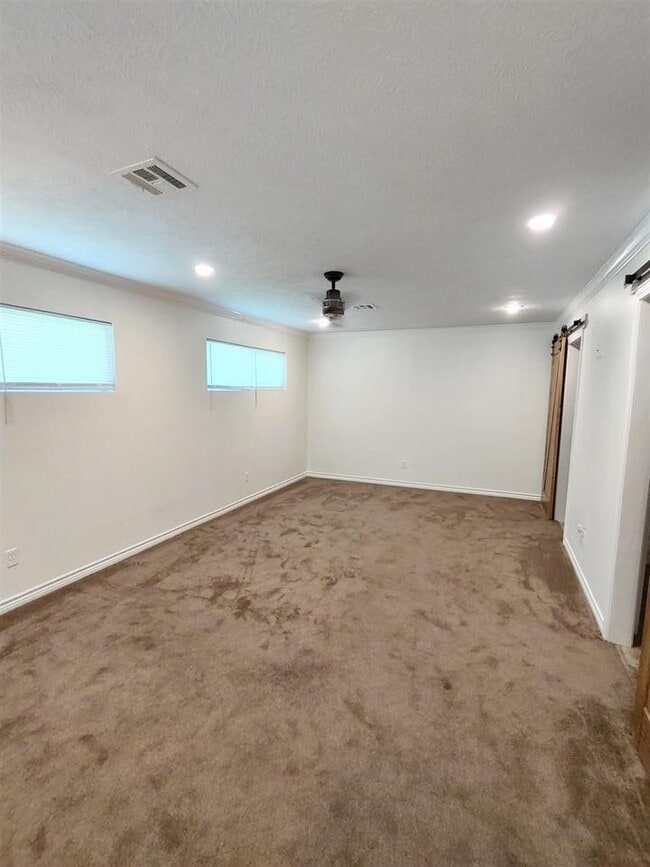 Building Photo - 105 Rolling Hills Dr