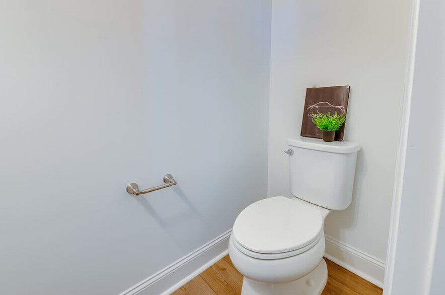 Building Photo - 3920 Oakdale Rd