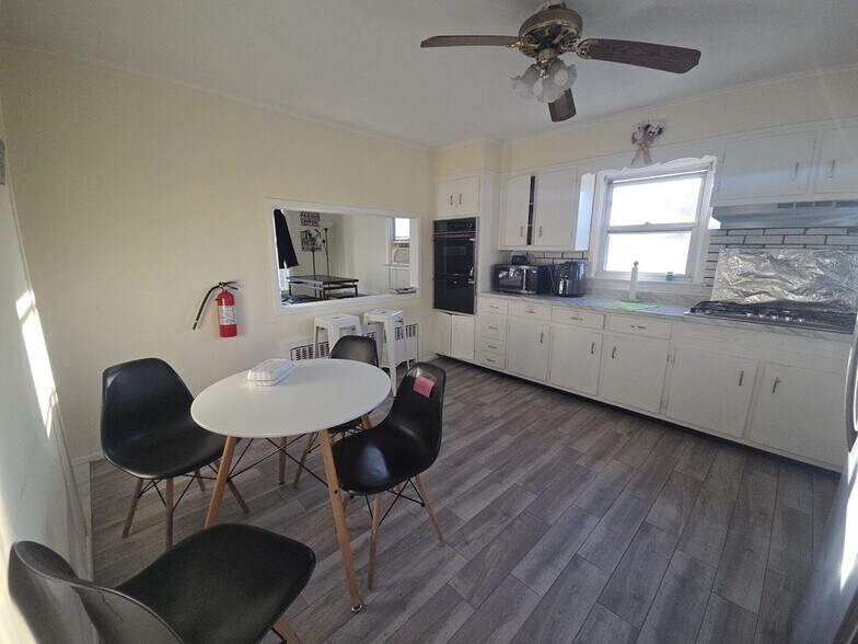 Building Photo - 1410 45th St