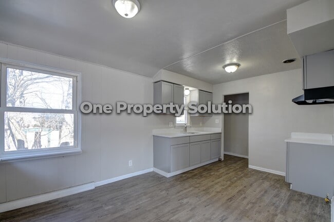 Building Photo - 4240 E 13th Ave