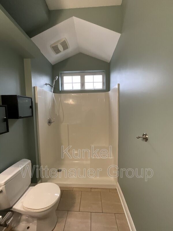 Building Photo - 409 W Washington St