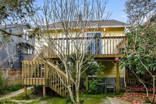 Building Photo - Charming 4-bedroom 3 bath Craftsman Home with Basement ADU for Rent