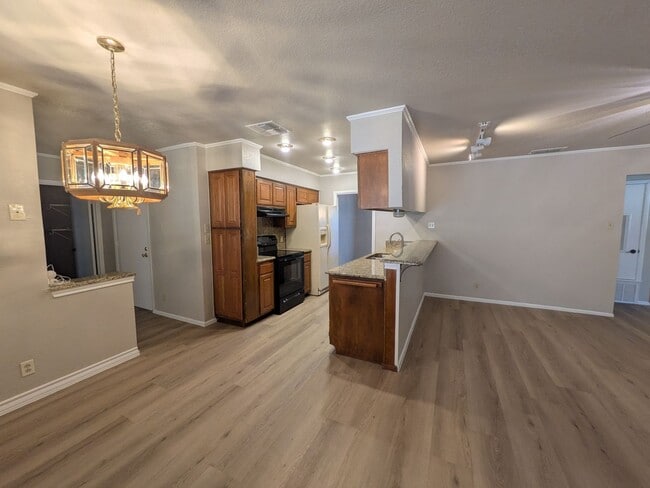 Building Photo - 6618 Cloverbend St