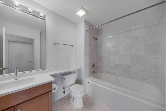 Building Photo - 1235 S Prairie Ave