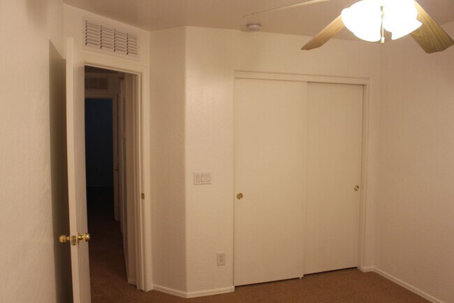 Building Photo - 4 bed 2.5 bath Magic Ranch Home