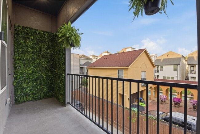 Building Photo - 1243 W 23rd St