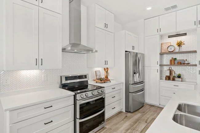 Building Photo - 726 Ellwood Ave