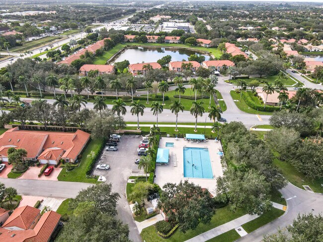 Building Photo - 9553 Shadybrook Dr