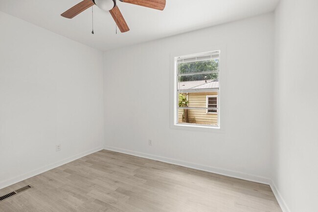 Building Photo - Charming 3 Bedroom, 2 Bathroom house