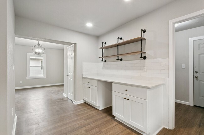 Building Photo - 924 Ivy Ave