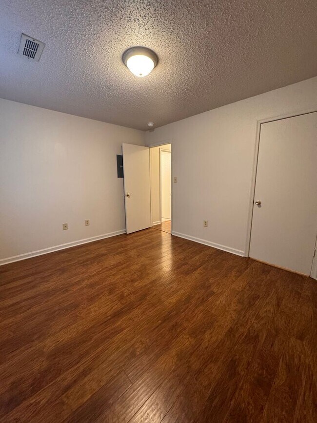 Building Photo - Apartment for Rent in Bridgewater