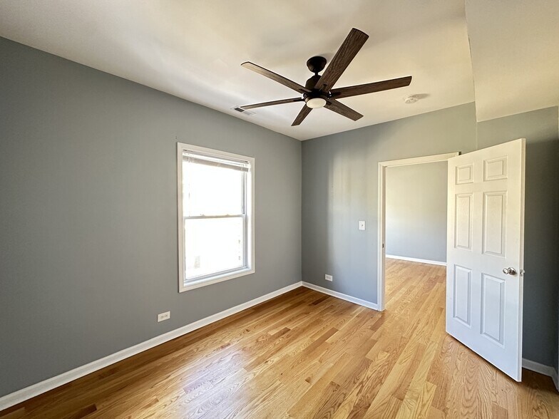 Building Photo - 1648 W Pratt Blvd