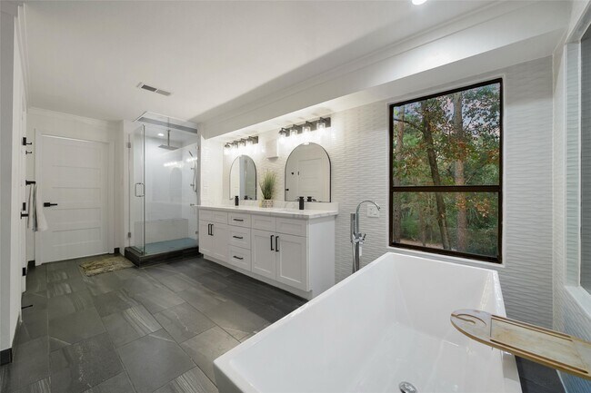 Building Photo - 140 S Timber Top Dr