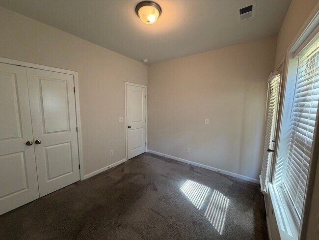 Building Photo - 311 Mahone Dr