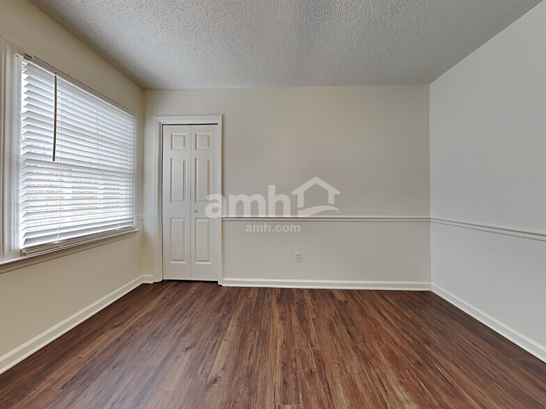 Building Photo - 3234 Sparrowhawk Dr