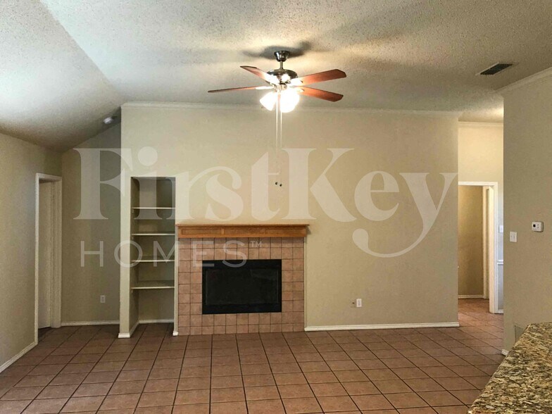 Building Photo - 1371 Gainsborough Way