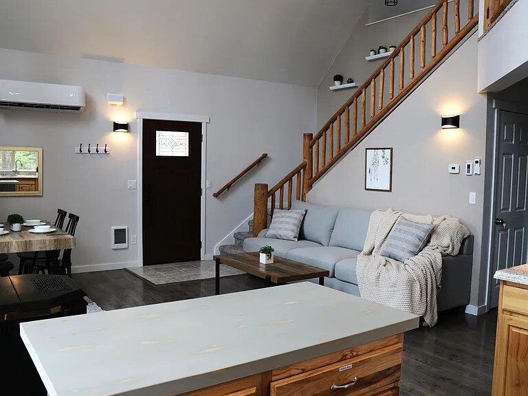 Building Photo - 230 Tamarack Woods Dr