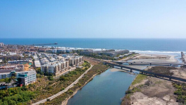 Building Photo - Beautiful & spacious 2 bedroom end unit condo in coastal Oceanside