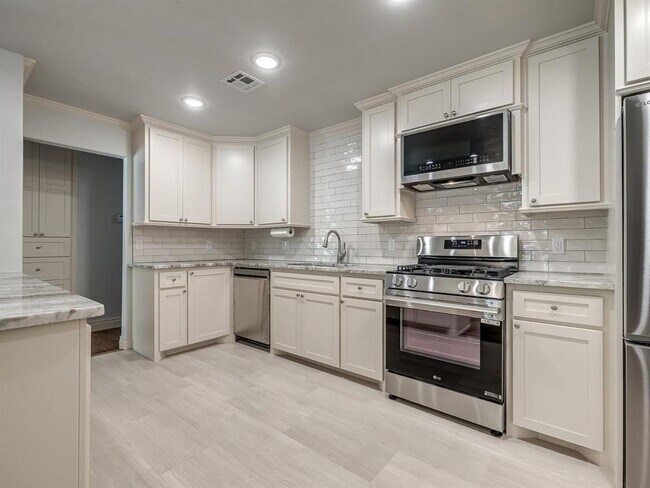 Building Photo - 1320 Avondale Dr