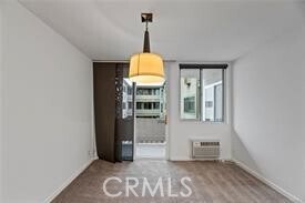 Building Photo - 525 N Sycamore Ave