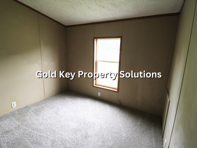 Building Photo - 3 BR 2 FULL BA House with Central Air (SECTION 8 APPROVED)