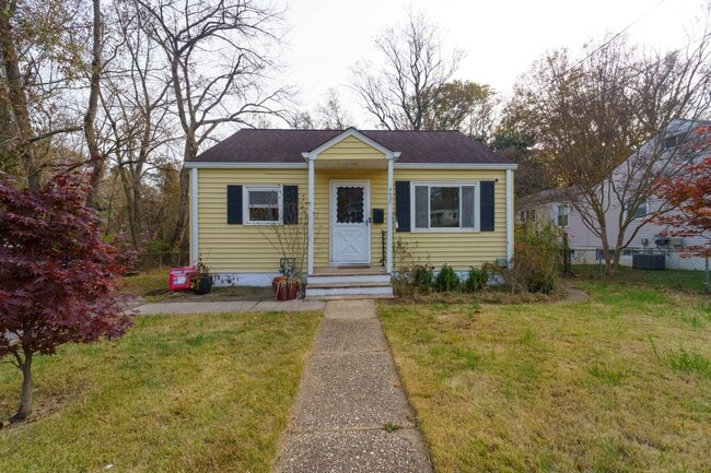Building Photo - Quaint 2 Bedroom 2 Bath Cottage Style Home Near Rock Creek in Bethesda
