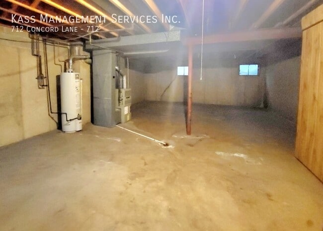 Building Photo - 712 Concord Ln