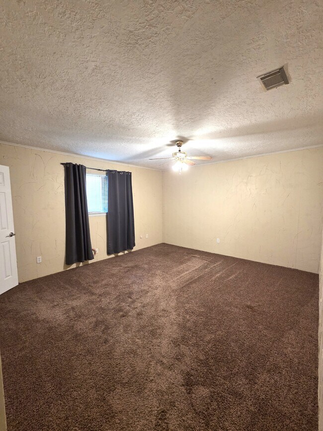 Building Photo - 121 County Rd 637