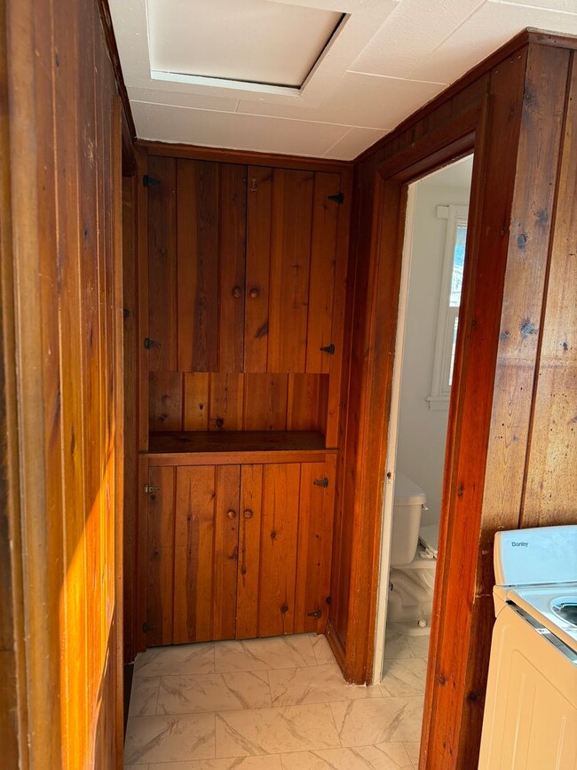 Building Photo - Studio House close to Canyon Lake.