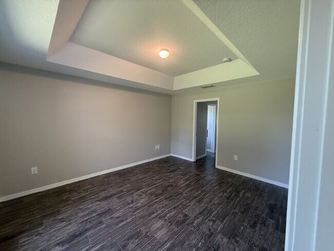 Building Photo - Beautiful and Spacious 3/2 with Separate Entrance 1/1 In-Law Suite, RV Parking