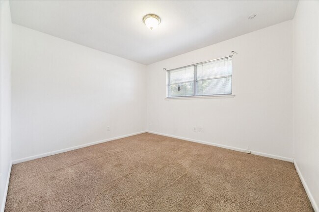 Building Photo - 5422 Spellman Rd