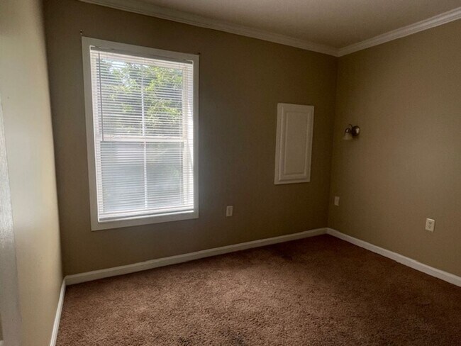 Building Photo - Adorable cottage