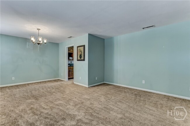 Building Photo - 4 Cottingham Dr