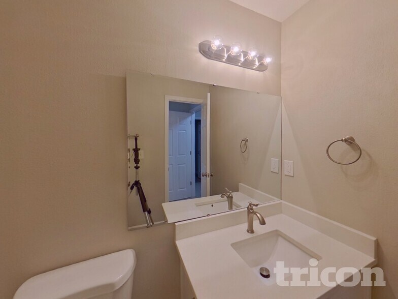 Building Photo - 2608 Misty Cove Pl NE