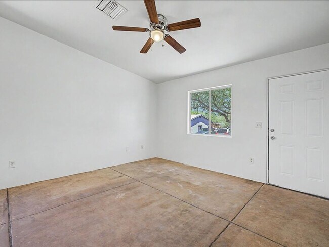 Building Photo - 81 E Laguna St