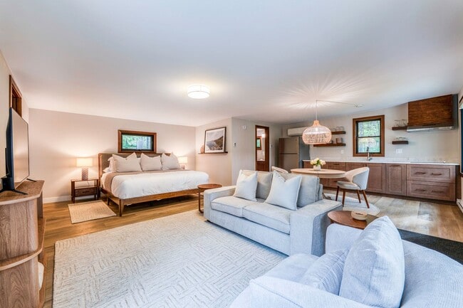 Building Photo - 1241 Birchmont Beach Rd NE