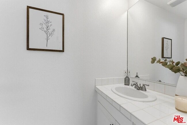 Building Photo - 2308 Schader Dr