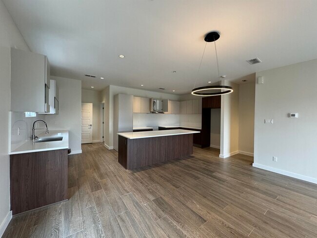 Building Photo - 210 Veracruz Dr