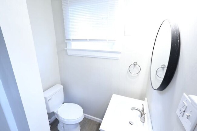 Building Photo - 893 Delia Ave