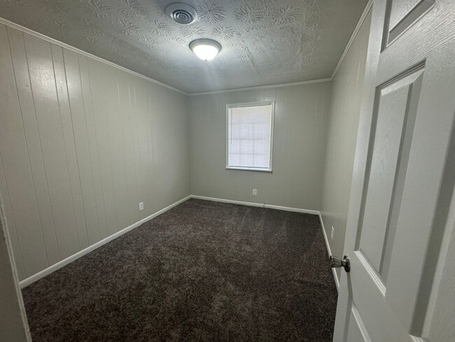 Building Photo - Section 8 accepted! or conventional rental!  Remodeled ranch home in South Augusta