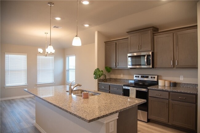 Building Photo - 2145 Chief St