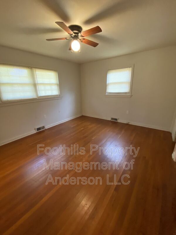 Building Photo - 401 Shannon Way