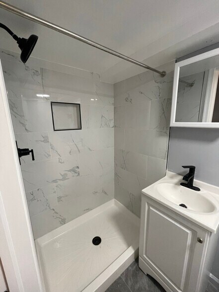 Building Photo - 204 34th St NE